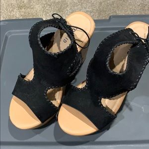Faux suede platform lace up wedge SZ9